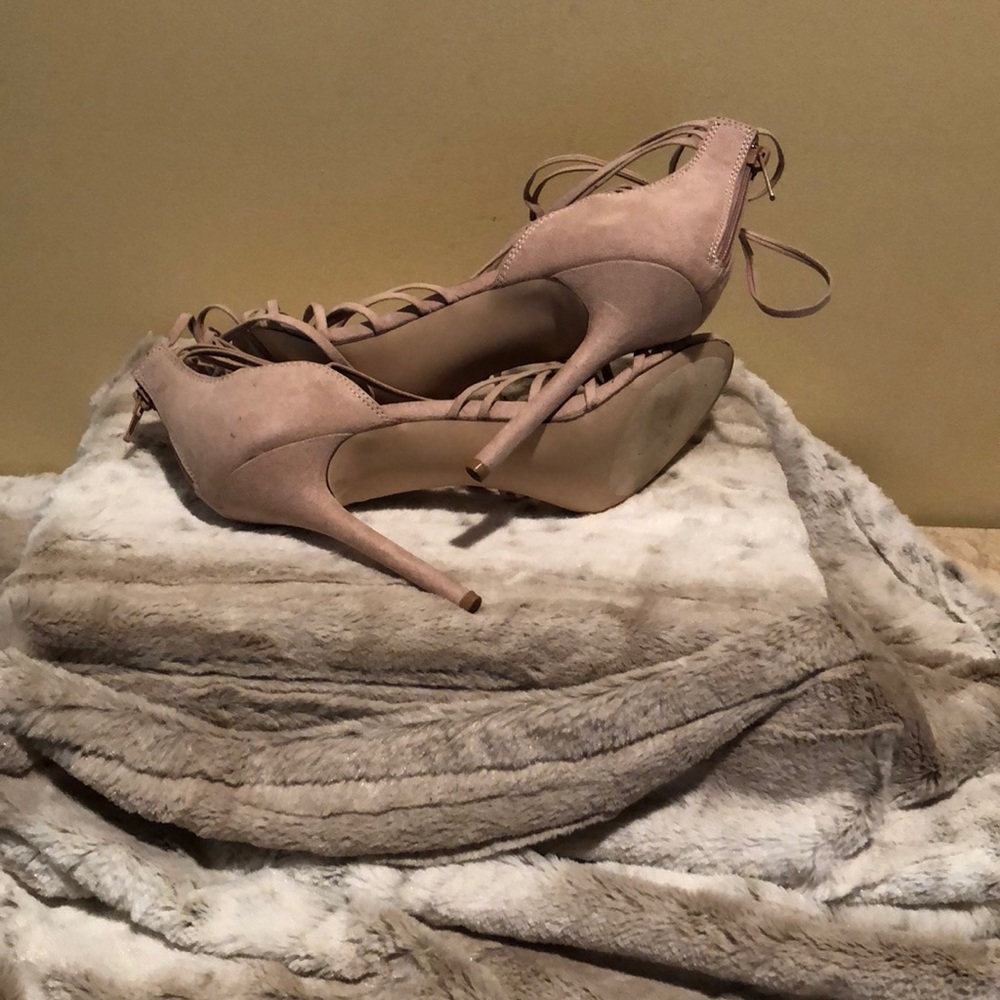 High Heel - Picture 6 of 6